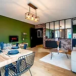 L'industriel - Proche Hopital - Parking - Balcon Apartment