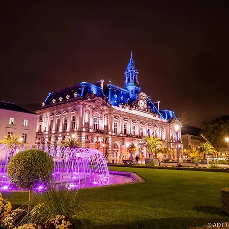 L'industriel - Proche Hopital - Parking - Balcon Apartment